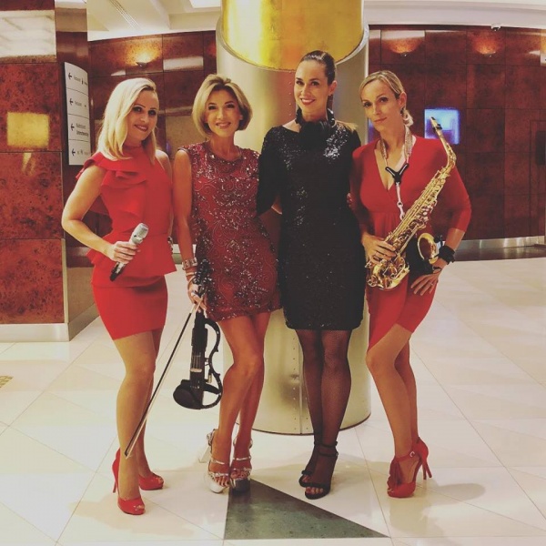 Foto von Ladies On Stage