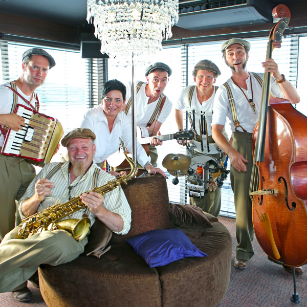 Foto von Akustische-Nostalgie-Walking-Band_02.jpg