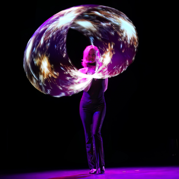 Foto von LED-Hoop-Akrobatik_04.jpg
