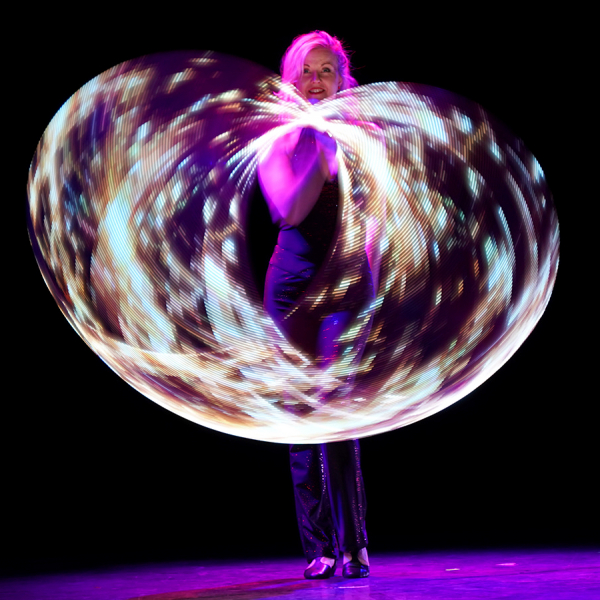 Foto von LED_Hoop_Akrobatik_02.jpg