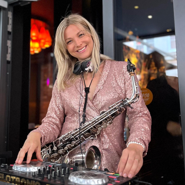 Foto von Saxophon-DJane_05-1771260878.jpg