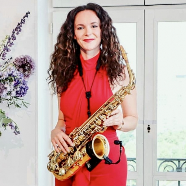 Foto von Saxophonistin_11_Close.jpg
