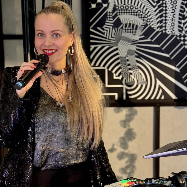 Foto von Singende-DJane_02.jpg
