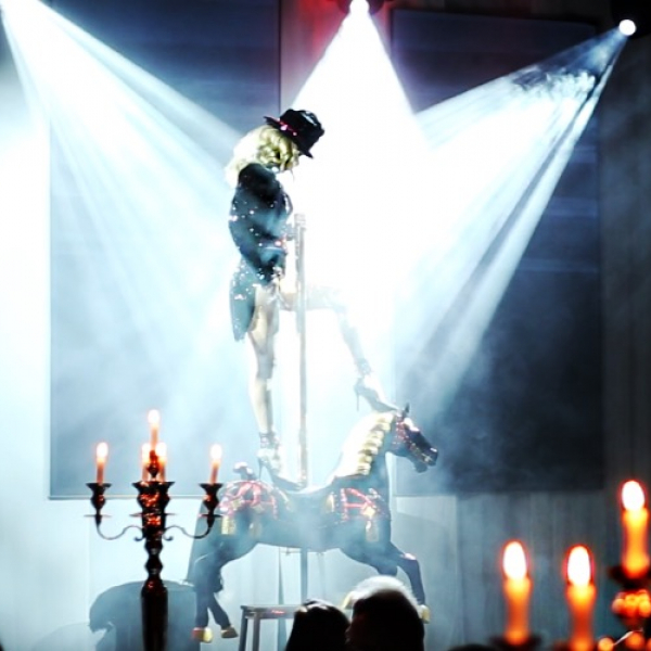 Foto von static-burlesque-circus-show-2.jpg