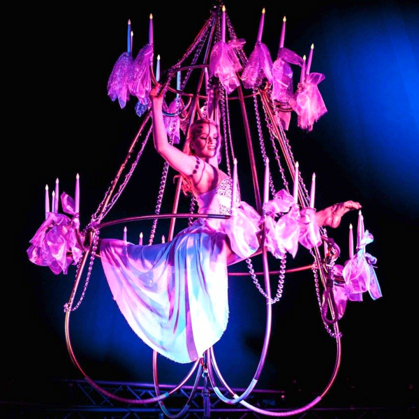 Foto von static-flying-chandelier-2.jpg