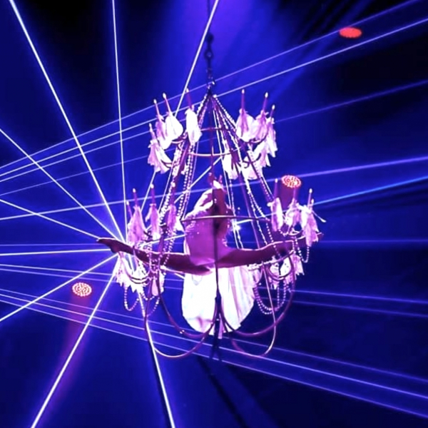 Foto von static-flying-chandelier-4.jpg