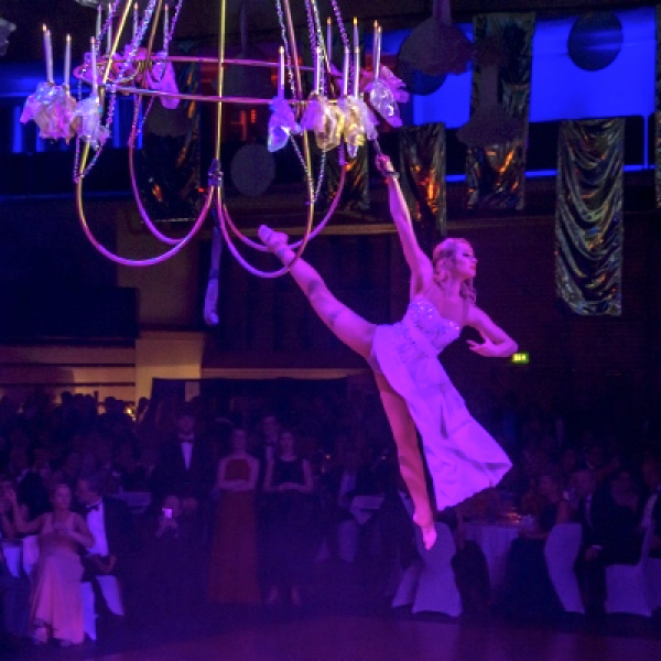 Foto von static-flying-chandelier-7.jpg