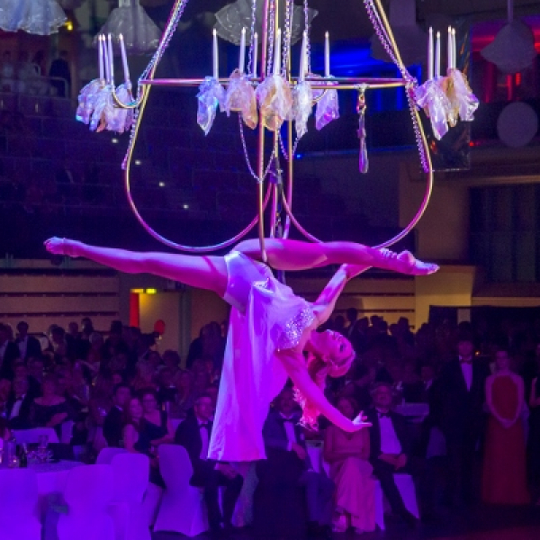 Foto von static-flying-chandelier-8.jpg