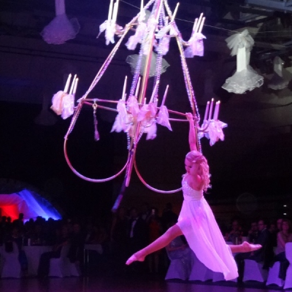 Foto von static-flying-chandelier-9.jpg