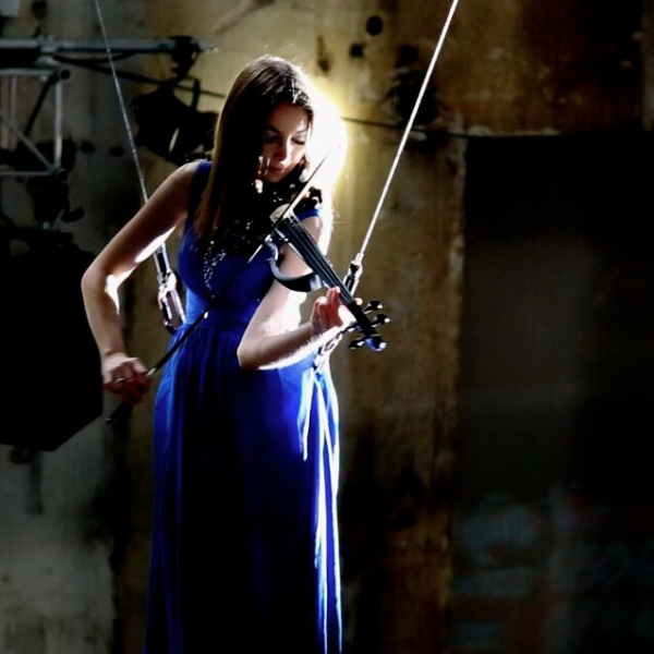 Foto von static-flying-violin-3.png