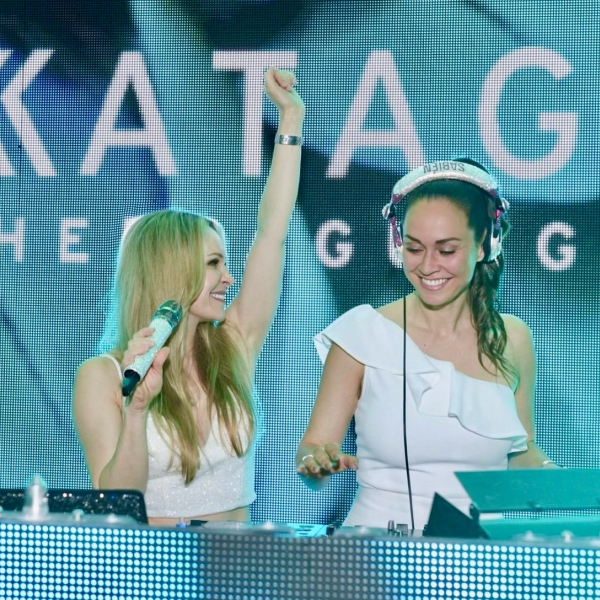 Foto von static-ladies-on-stage-duo-3.jpg