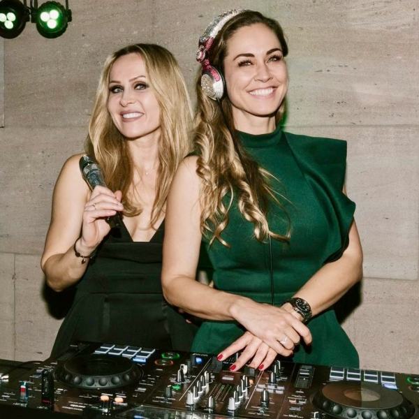 Foto von static-ladies-on-stage-duo-5.jpg