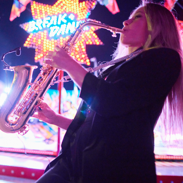 Foto von static-saxophonist-03-16.png