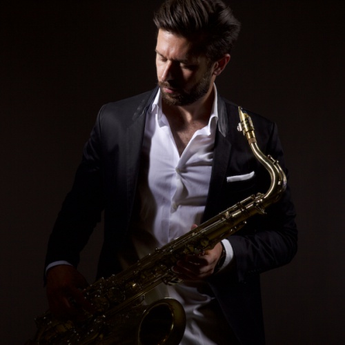 static-saxophonist-05-1.jpg