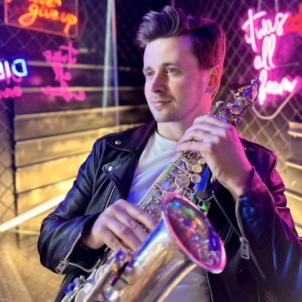 Foto von static-saxophonist-16-2.jpg