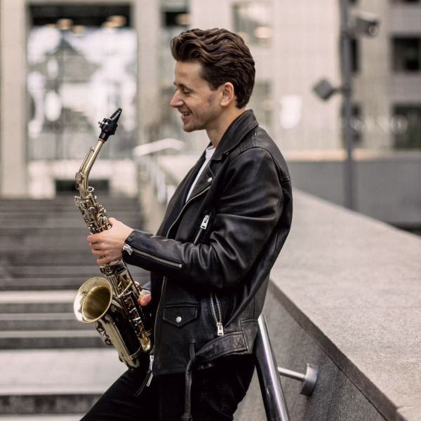 Foto von static-saxophonist-16-9.jpg