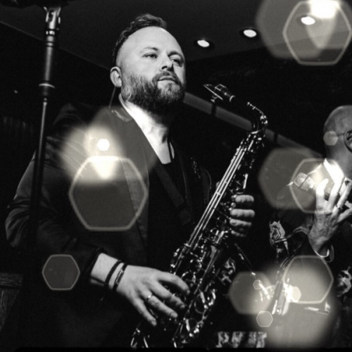 static-saxophonist-18-1.jpg