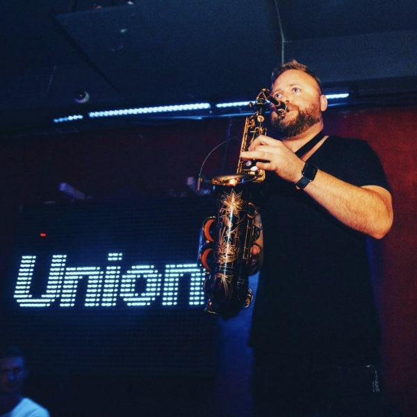 Foto von static-saxophonist-18-2.jpg