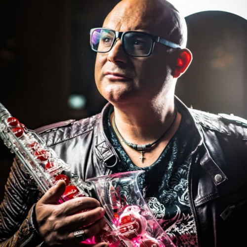 static-saxophonist-21-1.jpg