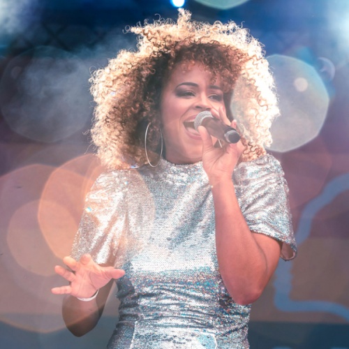 static-singer-04-1.jpg